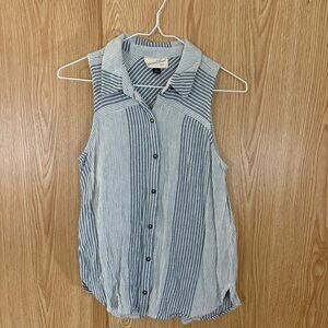 Universal Thread Blue and White Stripes Linen Sleeveless Button Down Shirt
